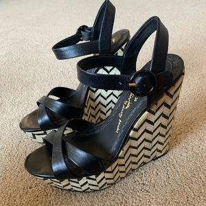 Alice and Oliva wedges size 38